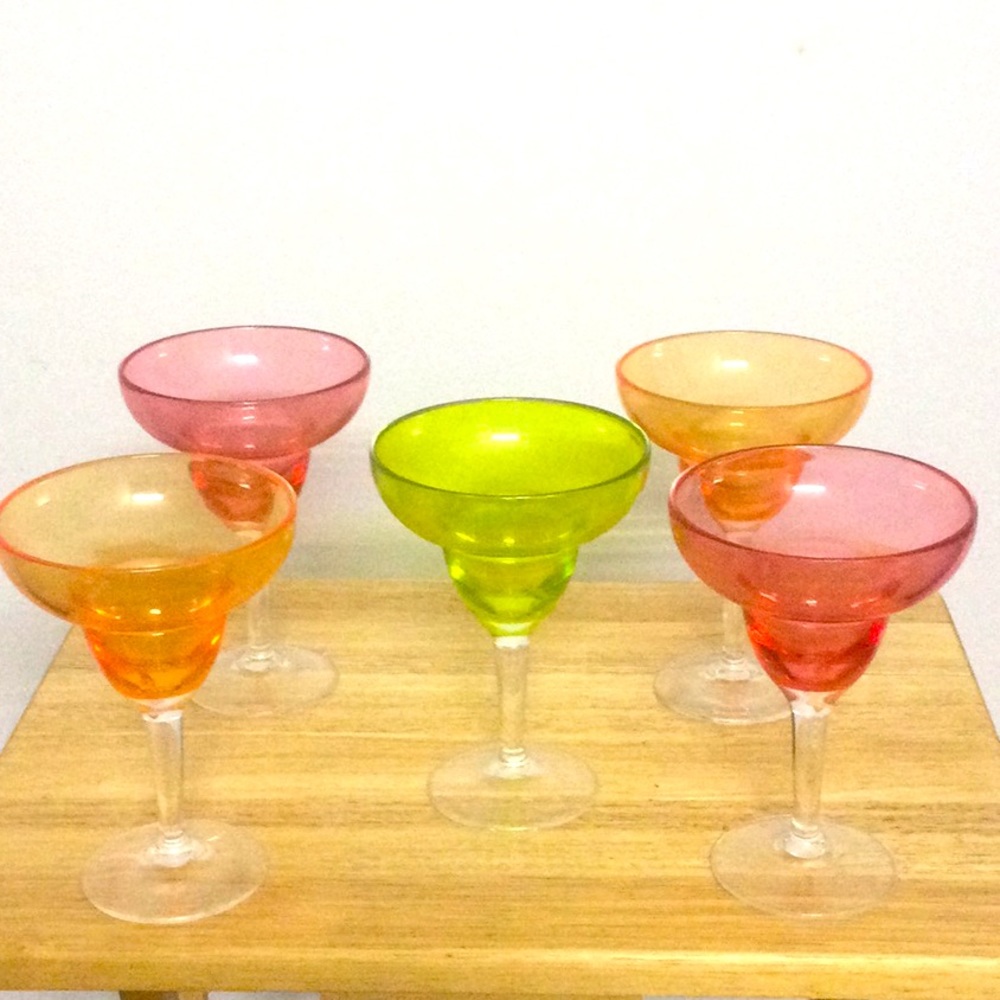 🌞 5 sturdy acrylic margarita glasses 2 red, 2 orange, & 1 is yellow/green